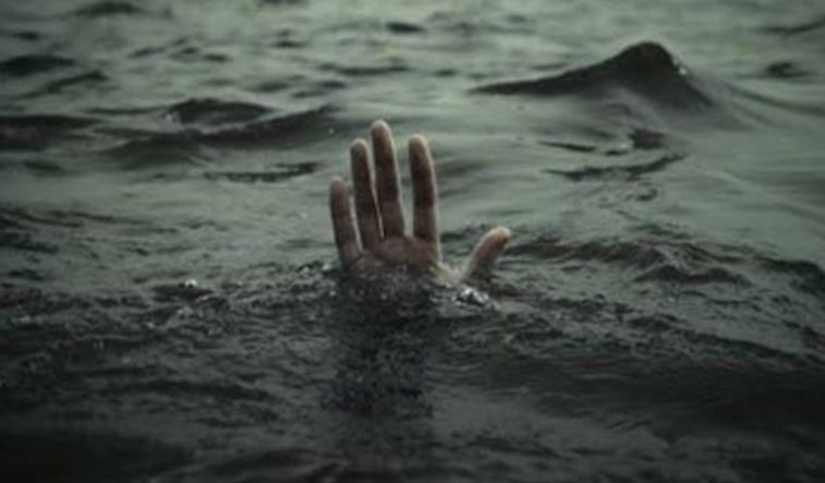 तालाब में डूबने से तीन बच्चों की मौत