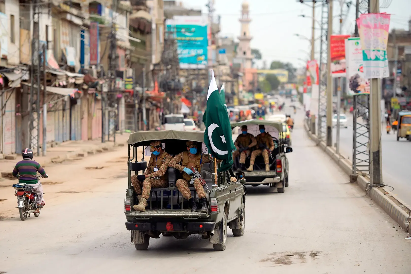 पाकिस्तान में आज से लॉकडाउन! रात 8 बजे के बाद बाजार, शॉपिंग मॉल बंद, 10 बजे के बाद शादियों पर प्रतिबन्ध 