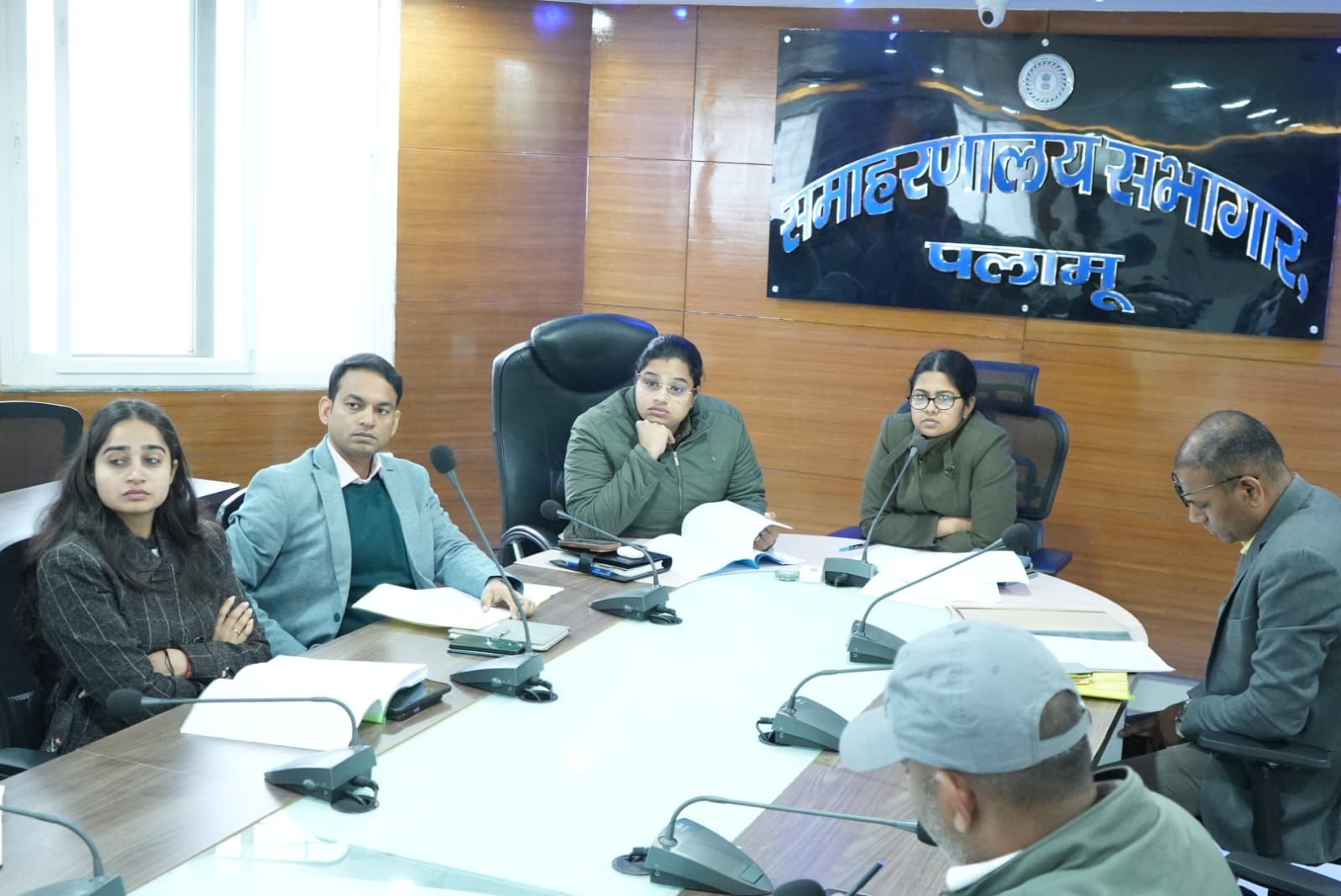 अवैध बालू परिवहन पर पलामू पुलिस की बड़ी कार्यवाई, 18 वाहनों को भेजा लाल घर 