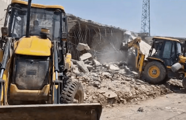 बदायूं: बायोगैस प्लांट डबल मर्डर केस में मुख्य आरोपी की अवैध संपत्तियों पर बुलडोजर कार्रवाई