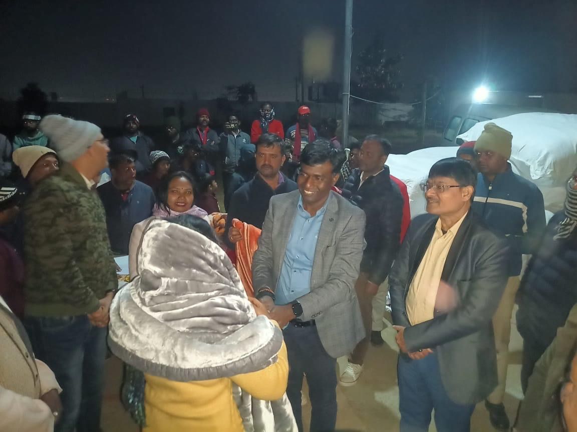  नववर्ष पर जिला प्रशासन की संवेदनशील पहल: रांची के निर्मल आवास में 250 परिवारों के बीच कंबल वितरण