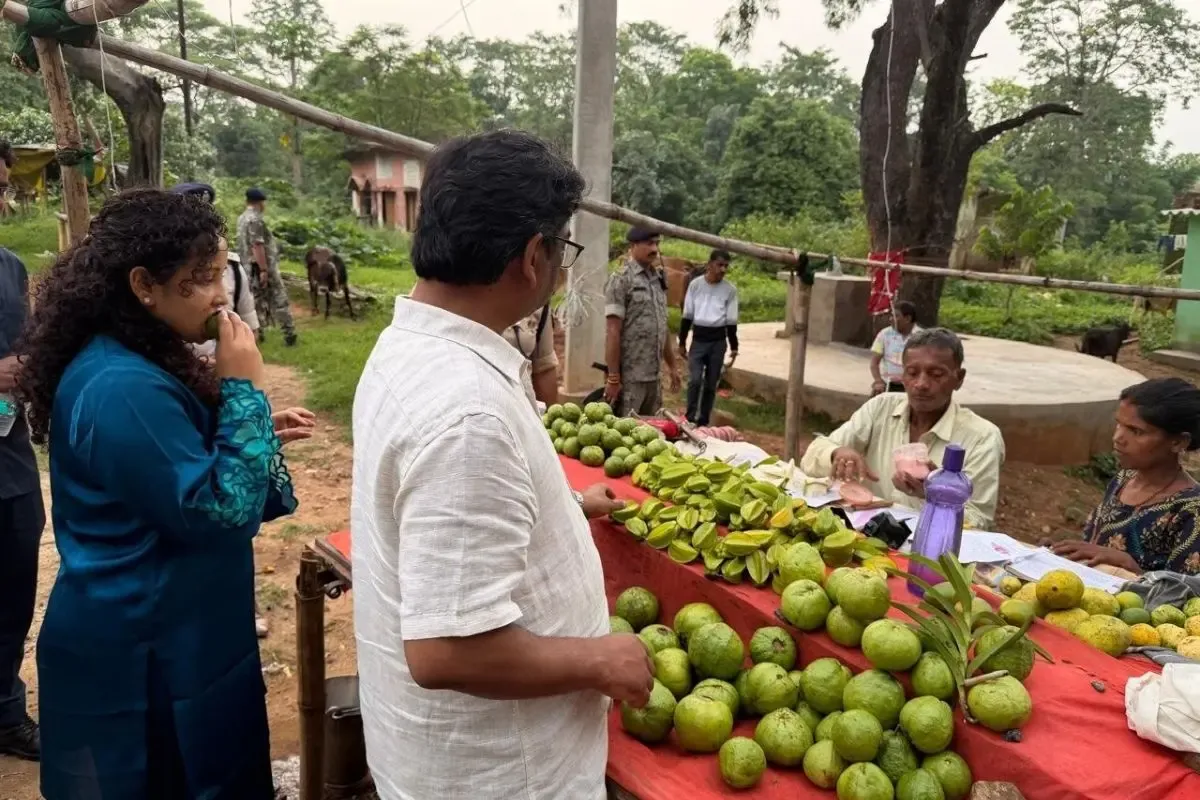 प्रकृति के वादियों के बीच पहुंचे मुख्यमंत्री हेमंत सोरेन और उनकी पत्नी कल्पना सोरेन
