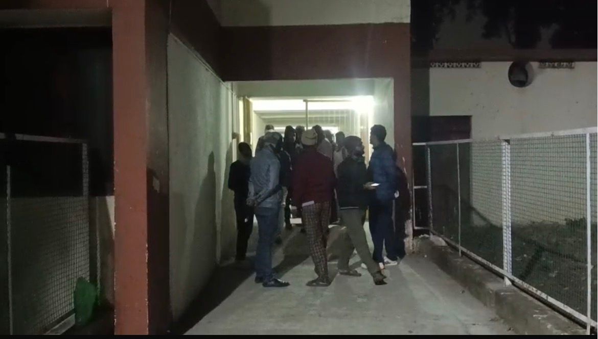 मोकामा में सरेराह एसिड अटैक: पुलिस गश्त कहाँ थी? महिला सुरक्षा के दावे फिर सवालों में