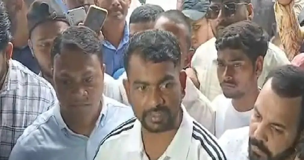 छात्रों के समर्थन में जयराम महतो जयपाल सिंह मुंडा स्टेडियम पहुंचे