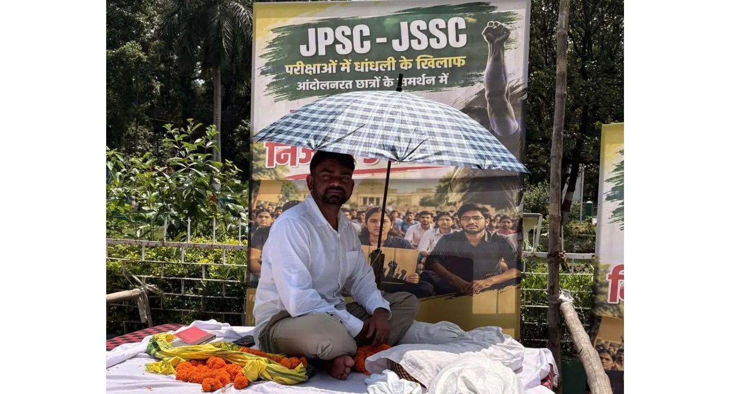 विधायक जयराम महतो छात्रों के समर्थन में एक दिवसीय निर्जला अनशन पर