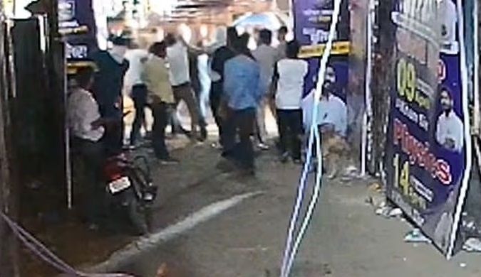 खान सर के कोचिंग सेंटर पर हमला