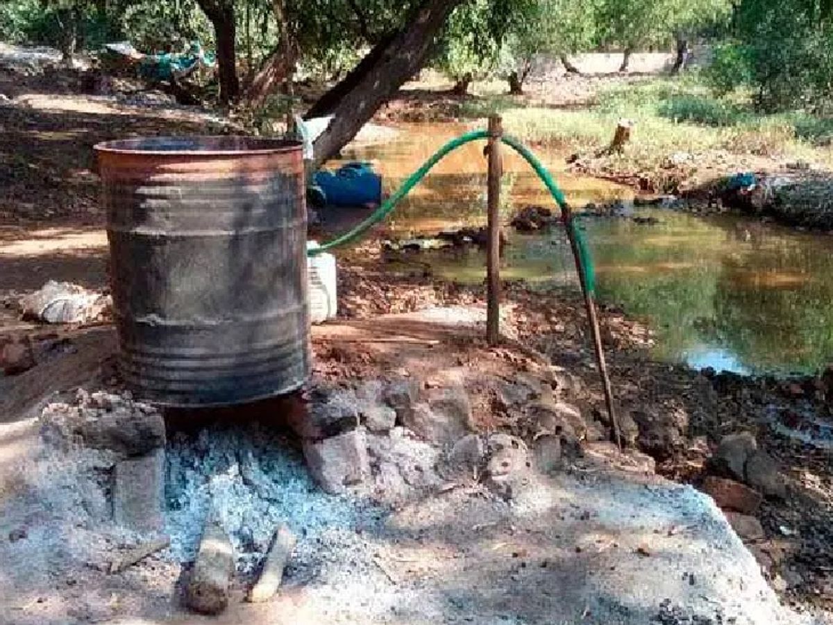 झारखण्ड पुलिस की बड़ी कार्रवाई, तीन अवैध चुलाई अड्डे ध्वस्त