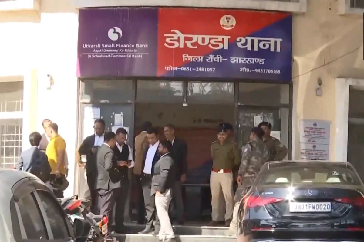 डोरंडा थाना में मर्सिडीज़ मामले को लेकर हाई वोल्टेज ड्रामा, समझौते के साथ हुआ मामला समाप्त