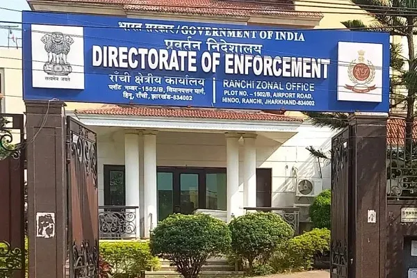 मुख्य सचिव अविनाश कुमार की पत्नी को ईडी का नोटिस, मांगी जमीन घोटाले से जुड़ी जानकारी