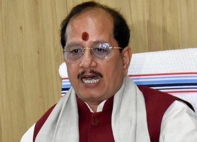 डिप्टी सीएम विजय सिन्हा अधिकारियों पर सख्त