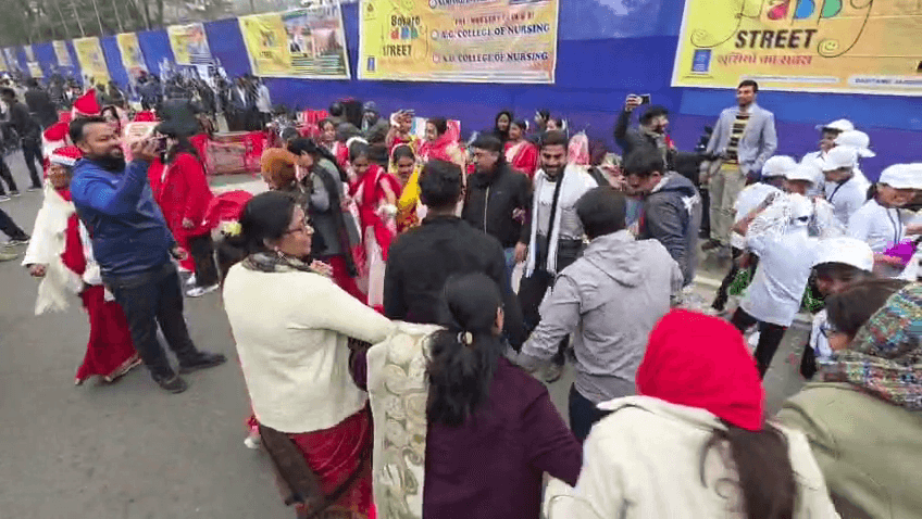 बोकारो में हर रविवार हैप्पी स्ट्रीट का आयोजन, ठंड के बावजूद लोगों की रही भारी भीड़