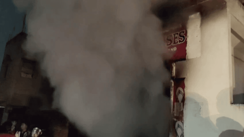 गोदाम में भीषण आग