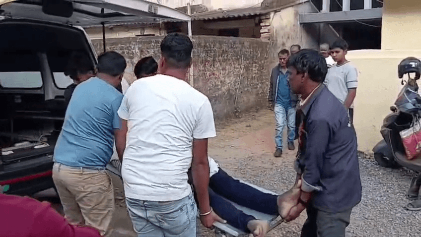 फंदे से झूलता युवक का शव बरामद