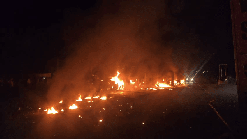 सड़क हादसे के बाद आग का तांडव