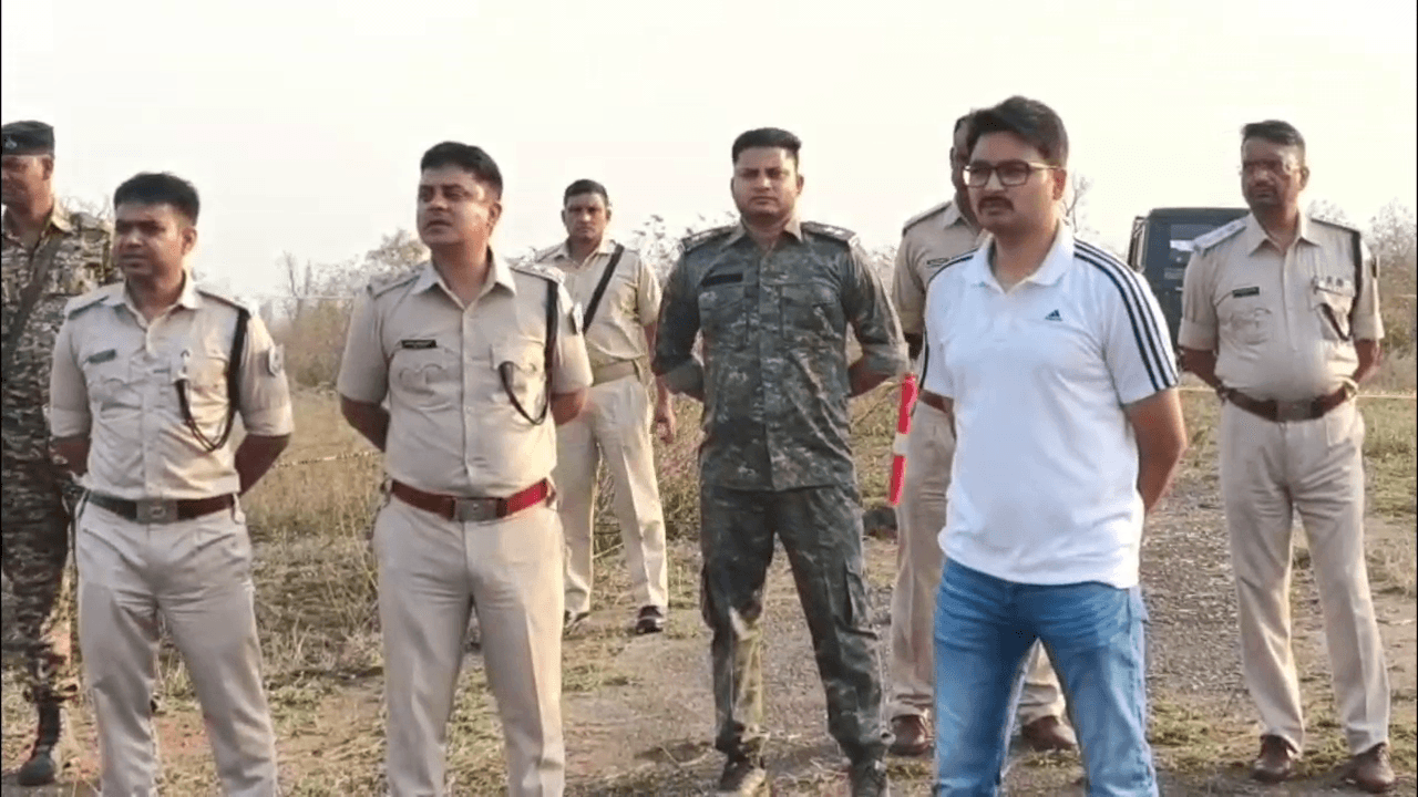 क्रॉस फायरिंग में प्रिंस गुप्ता के पैर में गोली लगी