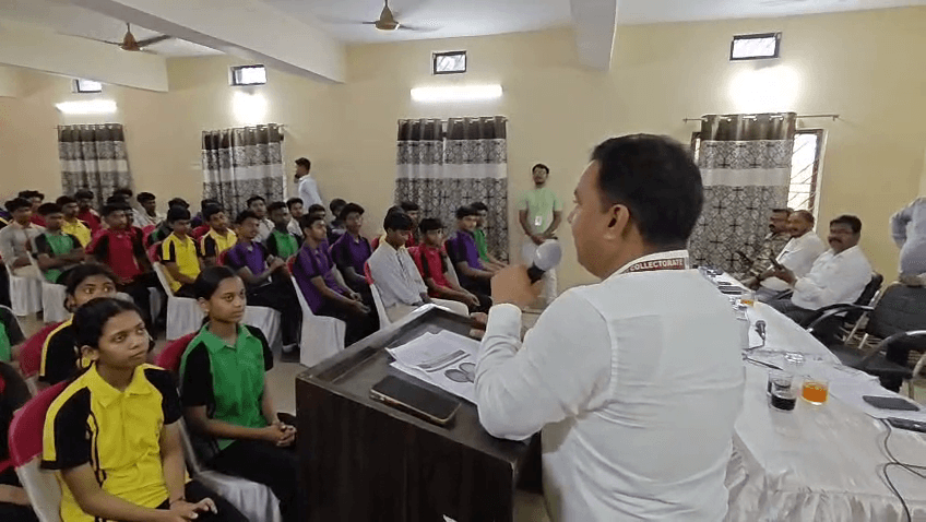 बुंडू में सड़क सुरक्षा अभियान के तहत जागरूकता कार्यक्रम का आयोजन