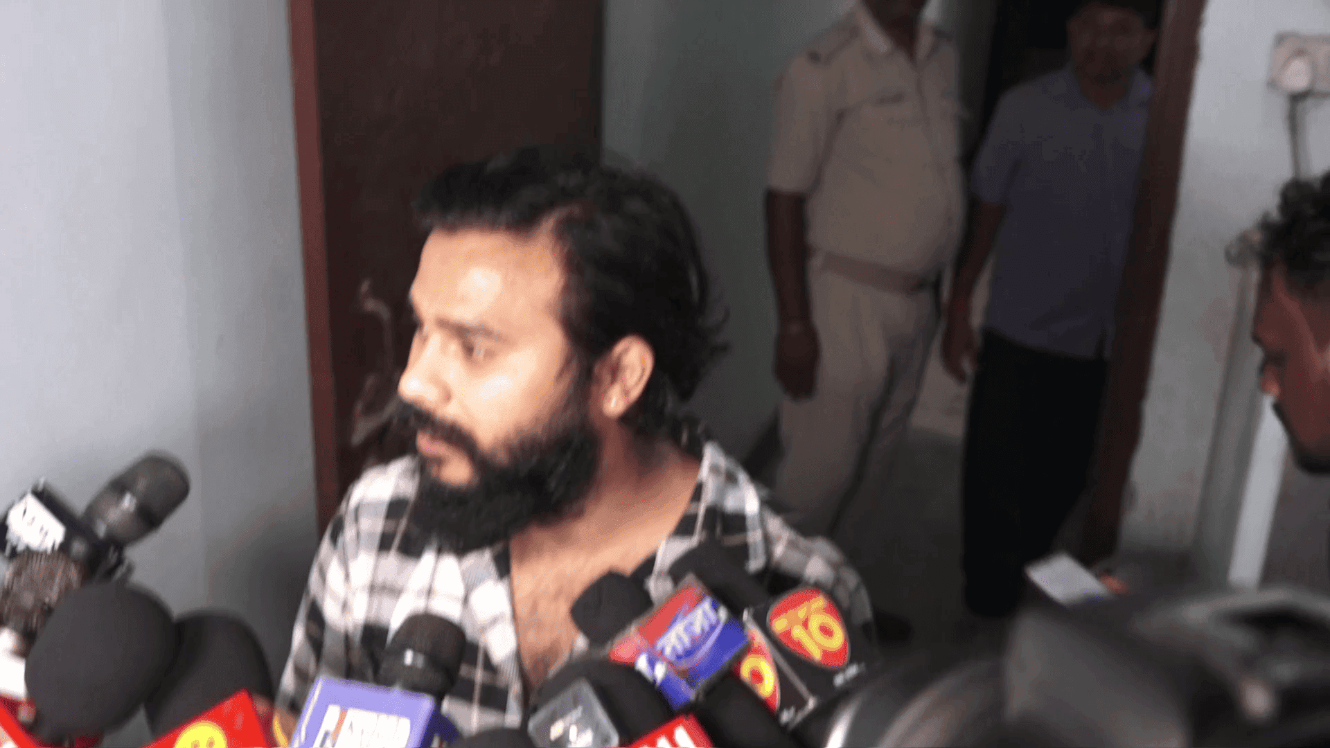 लापता बच्ची के परिजन पहुंचे सीएम आवास