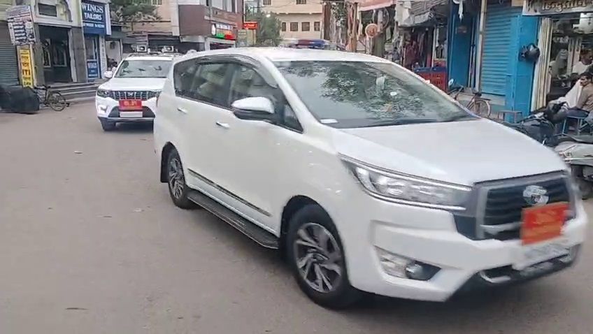 मुहर्रम को लेकर हजारीबाग उपायुक्त और पुलिस अधीक्षक के नेतृत्व में शहर में फ्लैग मार्च निकाला गया
