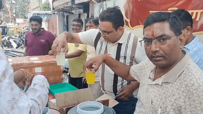 निर्जला एकादशी के अवसर पर शर्बत वितरण कार्यक्रम का आयोजन