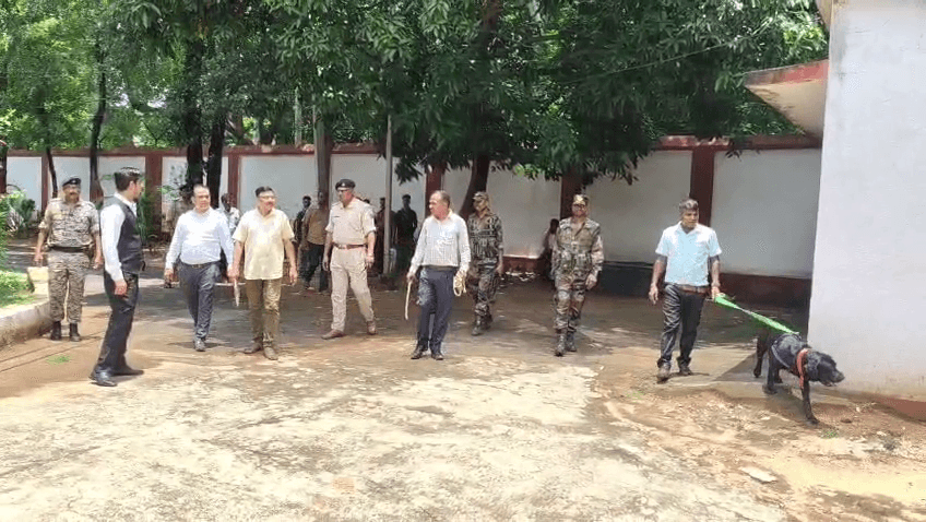 दुमका व्यवहार न्यायालय को बम से उड़ाने की धमकी मिलने के बाद प्रशासन सतर्क
