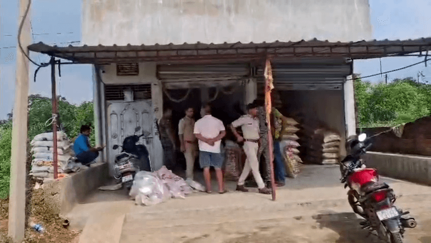 बोकारो में ट्रेडमार्क विवाद, नमकीन फैक्ट्री सील