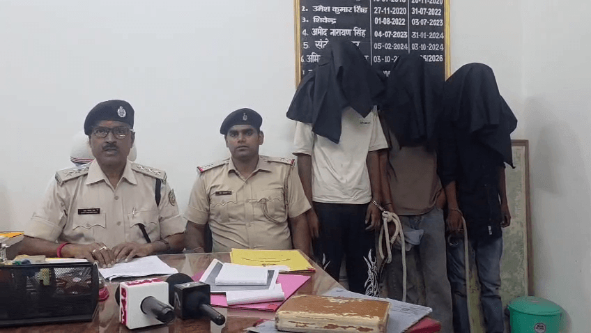 दुमका पुलिस ने ब्राउन शुगर के साथ तीन युवक को किया गिरफ्तार