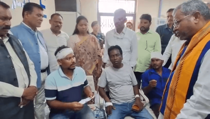 मारपीट में घायलों से नेता प्रतिपक्ष बाबूलाल मरांडी ने मुलाकात की