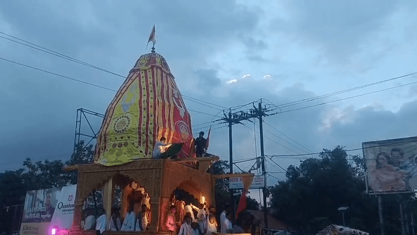 इस्कॉन हजारीबाग ने भव्य रथयात्रा निकाली