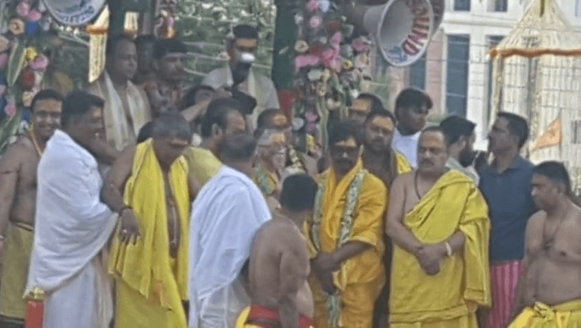 भगवान अपने मौसी के घर गए, राज्यपाल और मुख्यमंत्री रहे उपस्थित