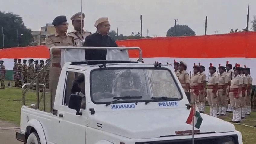स्वतंत्रता दिवस समारोह को लेकर बोकारो पुलिस लाइन में फुल ड्रेस रिहर्सल