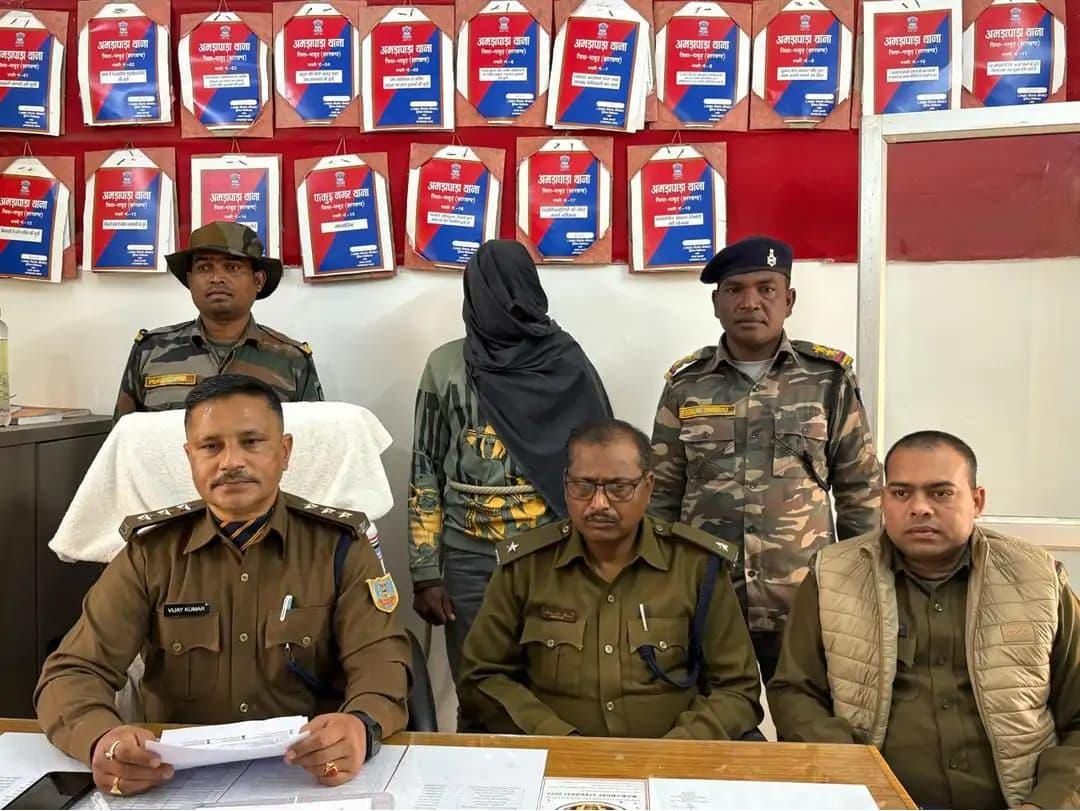 पाकुड़: हत्या की नीयत से दिनदहाड़े फायरिंग करने वाला आरोपी गिरफ्तार, दो राउंड मिसफायर