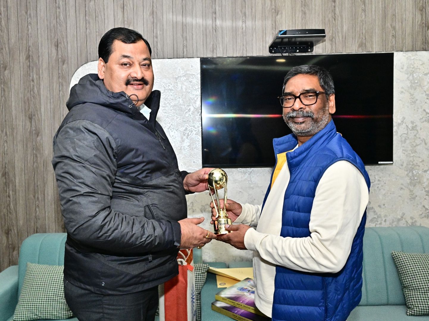 मुख्यमंत्री हेमंत सोरेन से हॉकी इंडिया के महासचिव की मुलाकात, HIL 2025-26 के उद्घाटन में शामिल होने का आमंत्रण