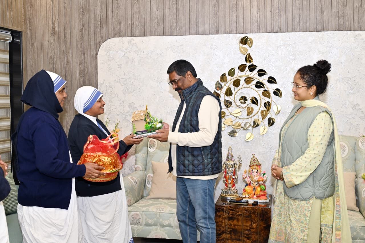 मुख्यमंत्री हेमन्त सोरेन से मिशनरी ऑफ चैरिटी प्रतिनिधिमंडल की भेंट, क्रिसमस उत्सव मनाया
