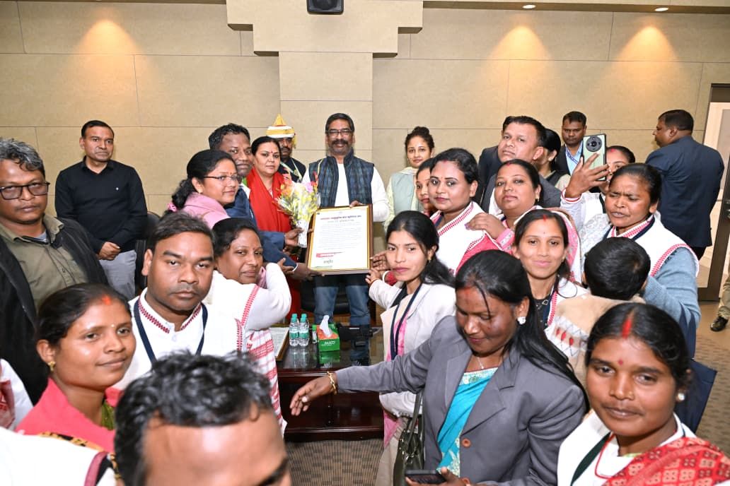 पेसा नियमावली को मिली कैबिनेट मंजूरी, मुख्यमंत्री आवास में मना जश्न