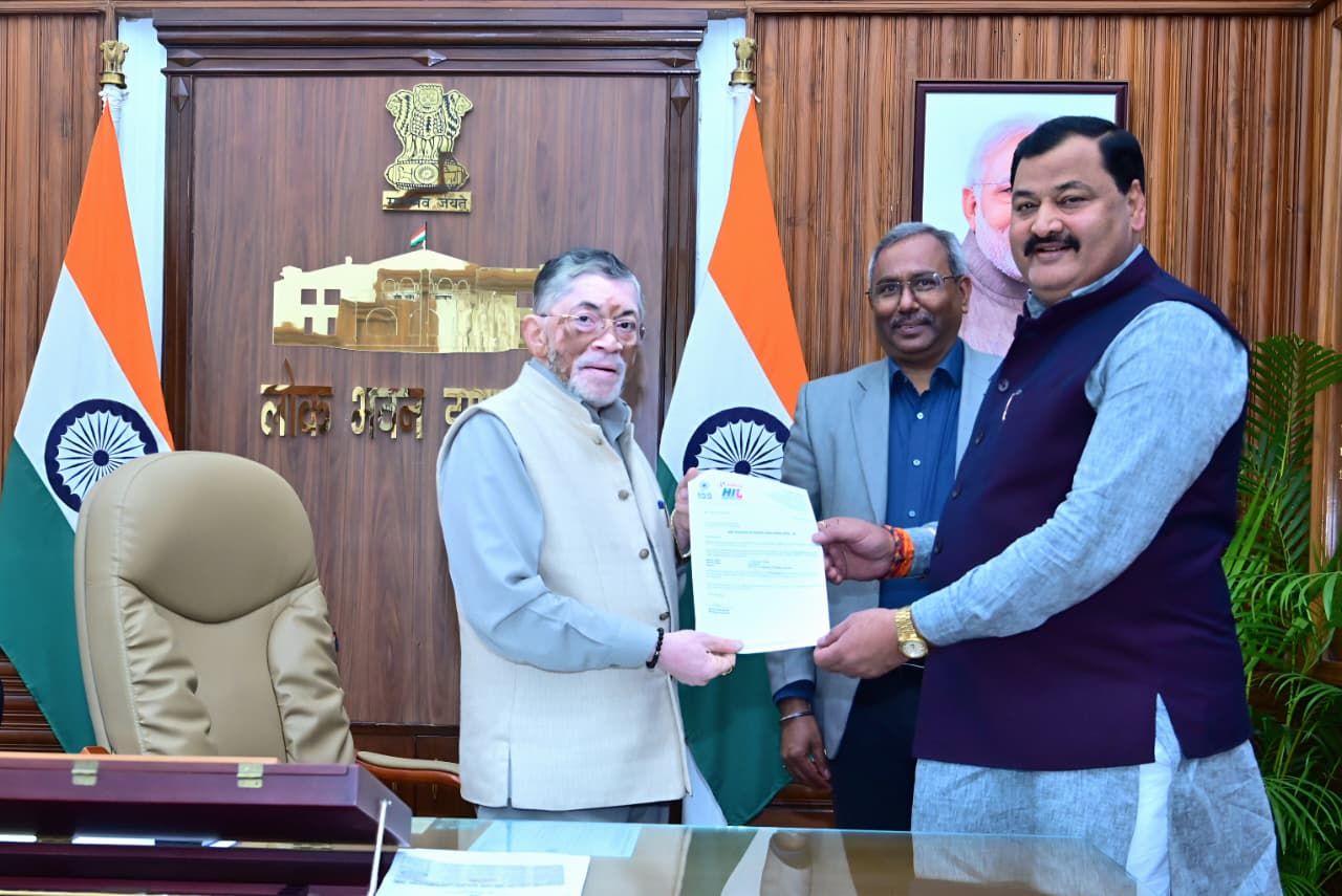 राज्यपाल संतोष कुमार गंगवार से हॉकी इंडिया के पदाधिकारियों की शिष्टाचार भेंट