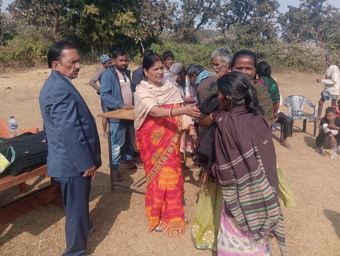 रांची: कड़ाके की ठंड के बीच 'वनवासी कल्याण केंद्र' ने बढ़ाया मदद का हाथ, सैकड़ों ग्रामीणों के बीच कंबल वितरण