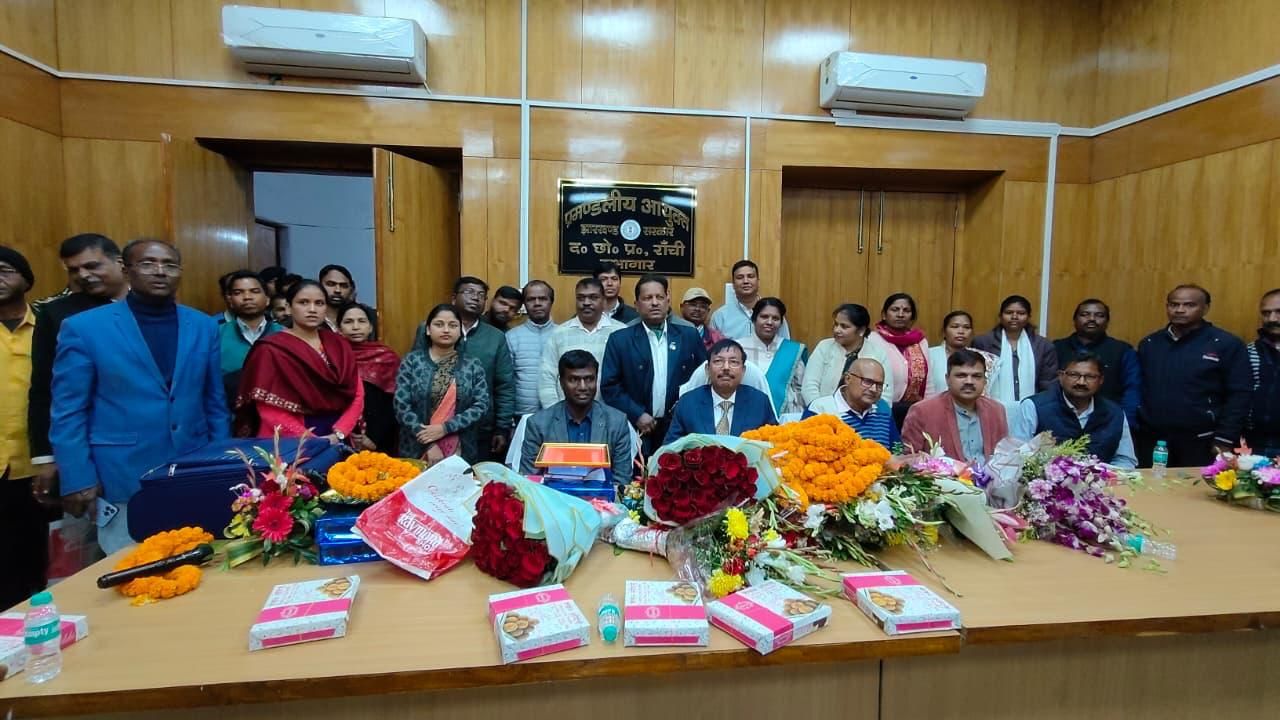 रांची: प्रमंडलीय आयुक्त अंजनी कुमार मिश्र की सेवानिवृत्ति पर भव्य विदाई समारोह, DC मंजूनाथ भजन्त्री ने दी शुभकामनाएं