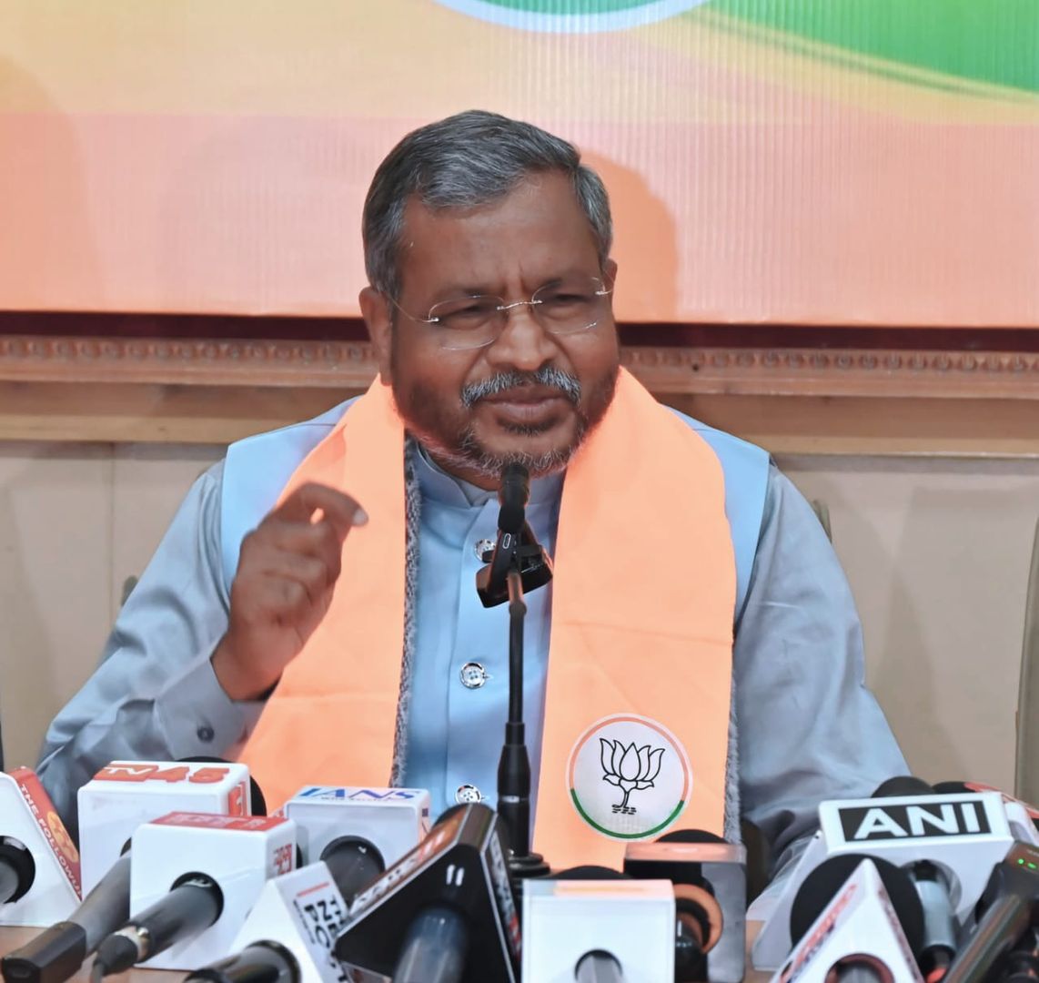 26 जनवरी पर मुख्यमंत्री द्वारा राष्ट्रीय ध्वज नहीं फहराने पर बीजेपी ने उठाई सवाल, कहा यह संविधान का है अपमान 