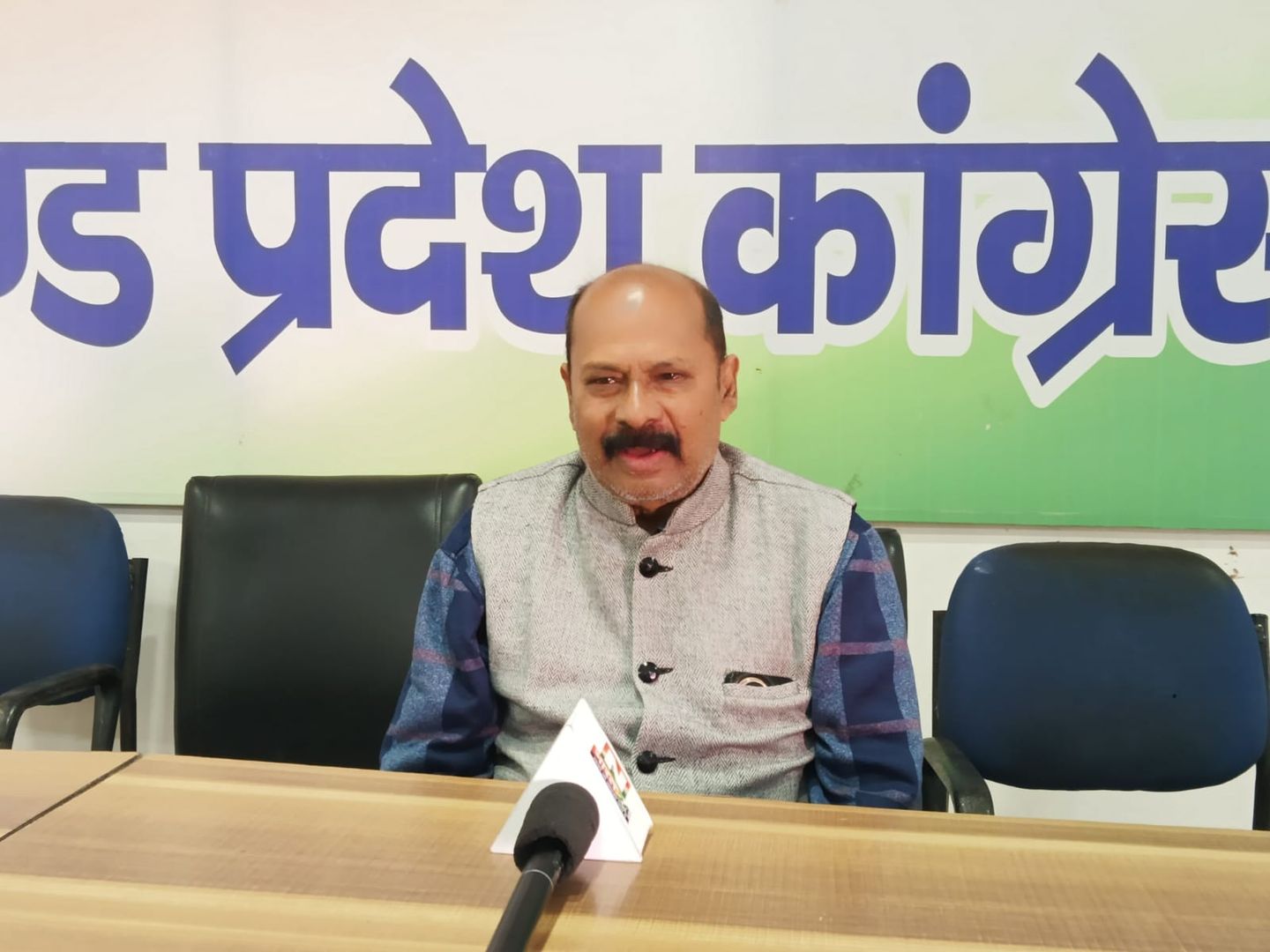 गणतंत्र दिवस परेड में राहुल गाँधी को तीसरी पंक्ति में बैठाने पर मचा बवाल, कांग्रेस ने कहा यह प्रोटोकॉल का है उल्लंघन 