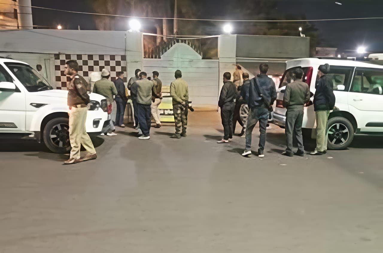 सिंह मेंशन पर बम से हमला