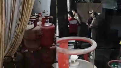 एक तरफ गैस की हाहाकार, तो दूसरी तरफ कालाबजारी जोरों पर