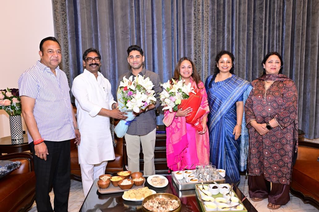 नवीन जायसवाल के आवास पर आशीर्वाद समारोह में शामिल हुए हेमंत सोरेन