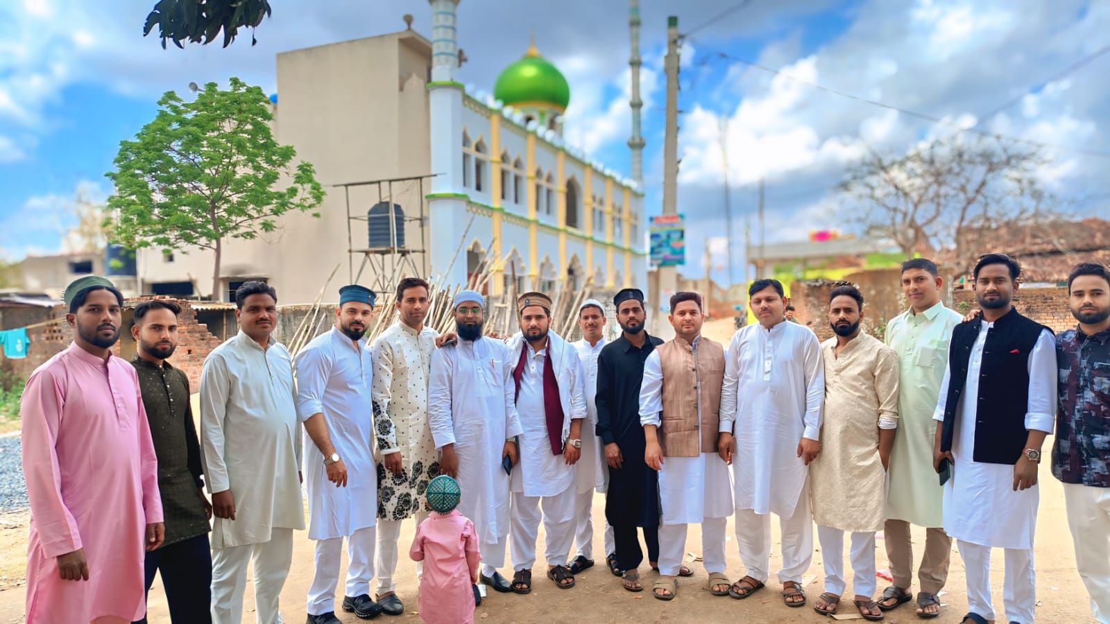 देशभर समेत बुढ़मू में भी अकीदत और भाईचारे के साथ अदा की गई ईद की नमाज़