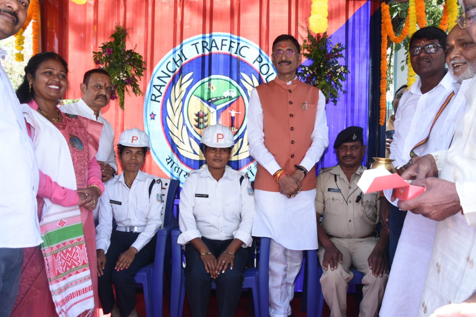 समाजसेवी के पहल से किया गया कांके रोड ट्रैफिक पुलिस कर्मियों के लिए शेड निर्माण 