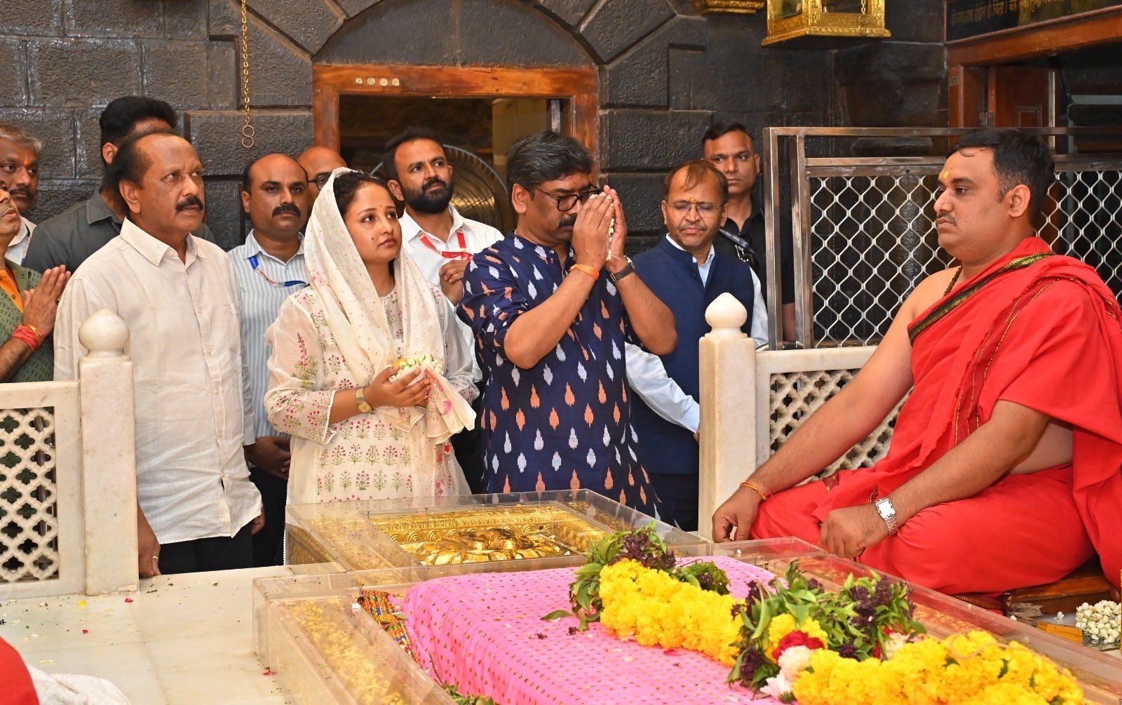 शिरडी साईं दरबार पहुंचे सीएम हेमंत सोरेन