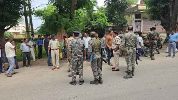 चतरा एसपी आवास के सामने दिनदहाड़े गोलीबारी में एक की मौत