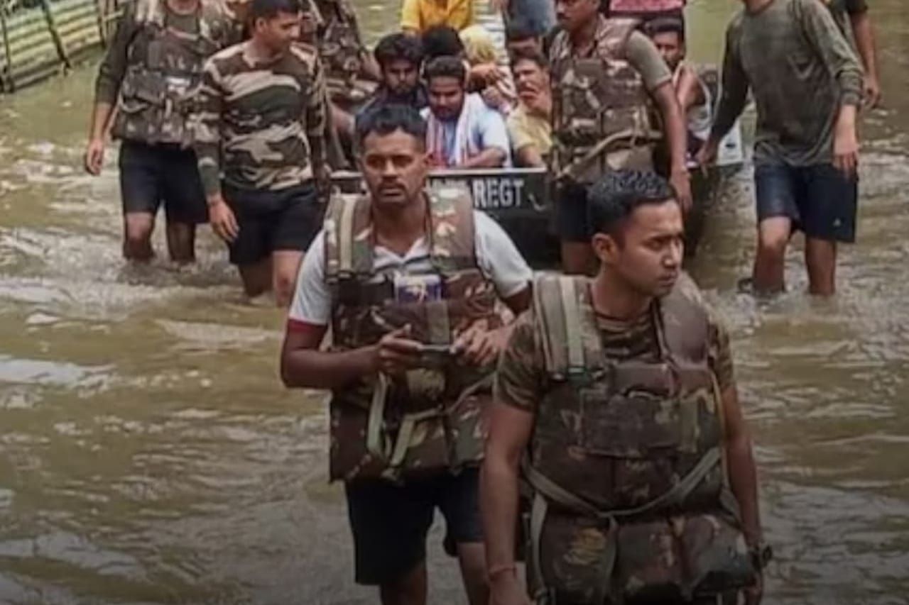 असम में लगातार बारिश से बाढ़ की स्थिति बेहद गंभीर