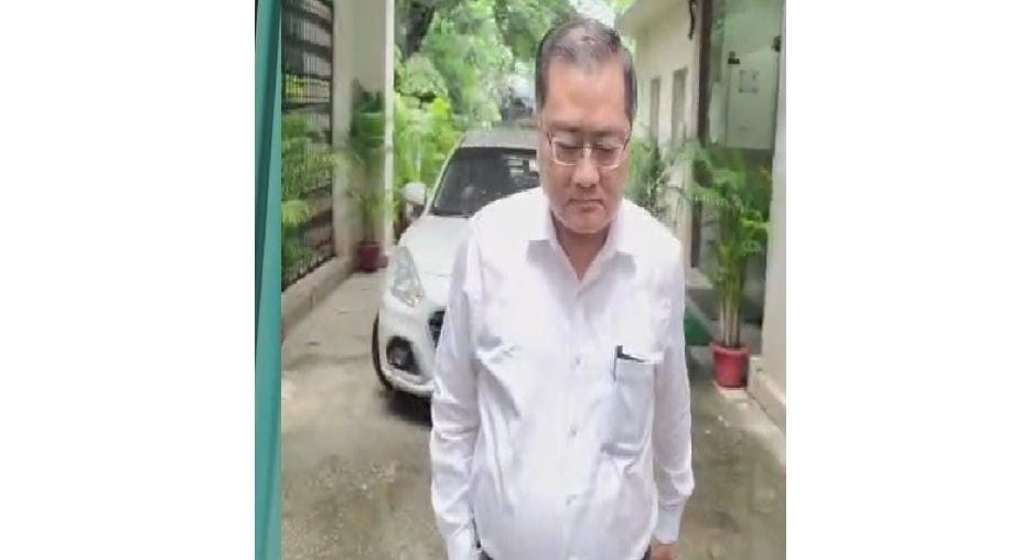 जेपीएससी के पूर्व अध्यक्ष एल.खियांग्ते पहुंचे सीआईडी कार्यालय