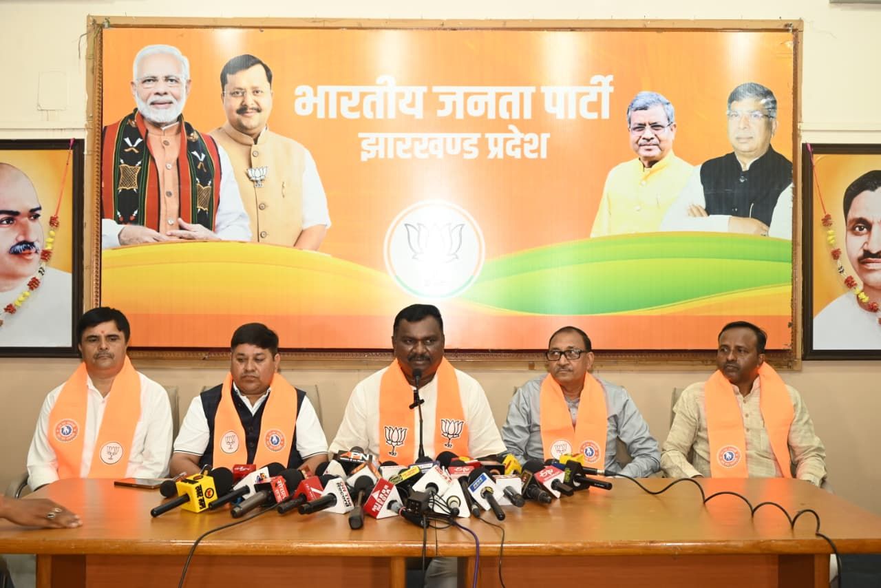झारखंड में परीक्षा धांधली को लेकर हेमंत सोरेन सरकार पर बीजेपी का तीखा हमला, सीबीआई जांच और सीएम के इस्तीफे की मांग