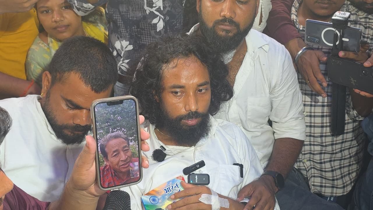 सोनम वांगचुक के आग्रह पर देवेंद्र नाथ महतो ने जल ग्रहण किया
